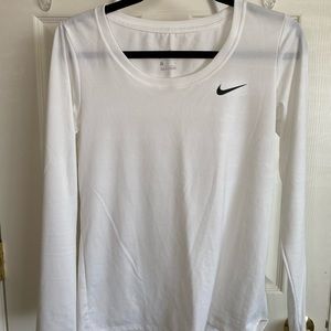 white nike long sleeve